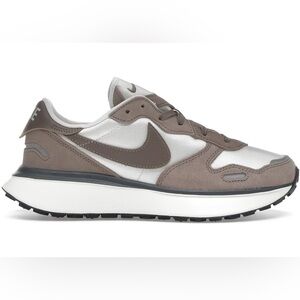 Sz. 10 Women’s Nike Phoenix Waffles